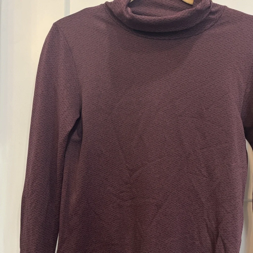 Athleta Women's Flurry Peak Turtleneck Antique Burgundy‎ Red Black Size Medium